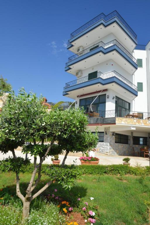 Hotel Artisti Vlore Bagian luar foto