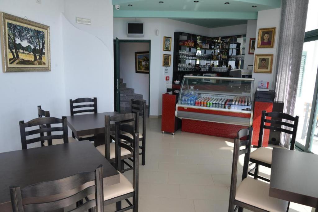 Hotel Artisti Vlore Bagian luar foto