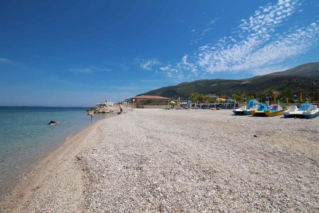 Hotel Artisti Vlore Bagian luar foto