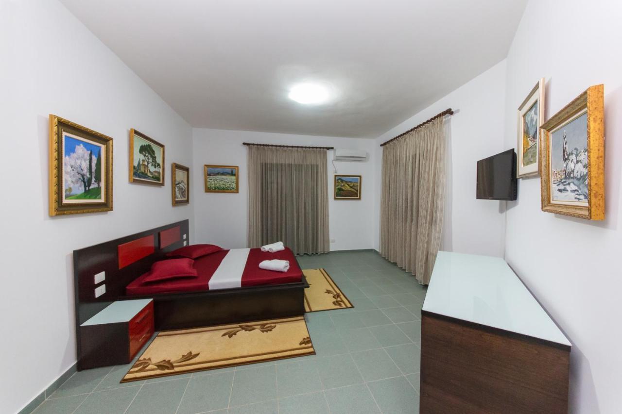 Hotel Artisti Vlore Bagian luar foto