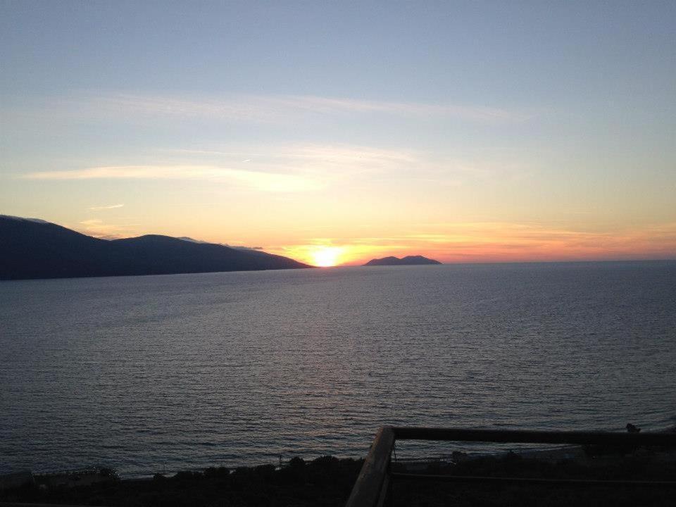 Hotel Artisti Vlore Bagian luar foto