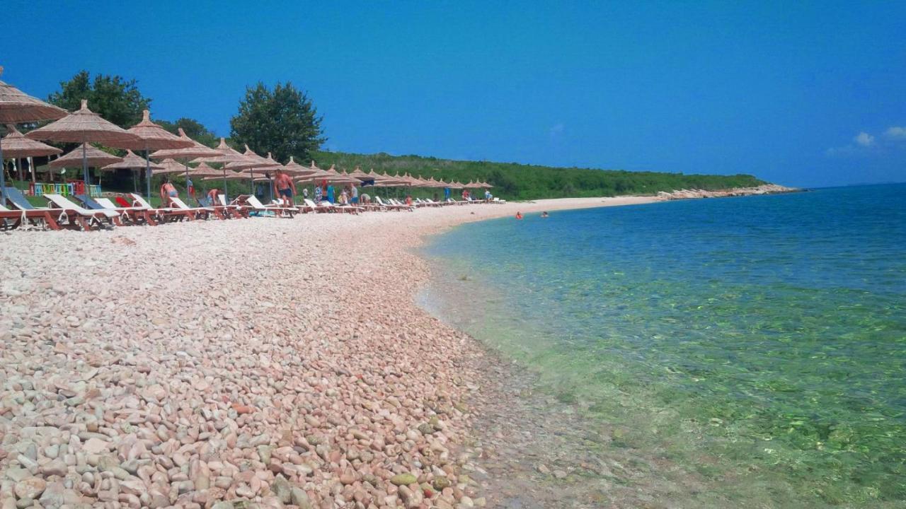 Hotel Artisti Vlore Bagian luar foto
