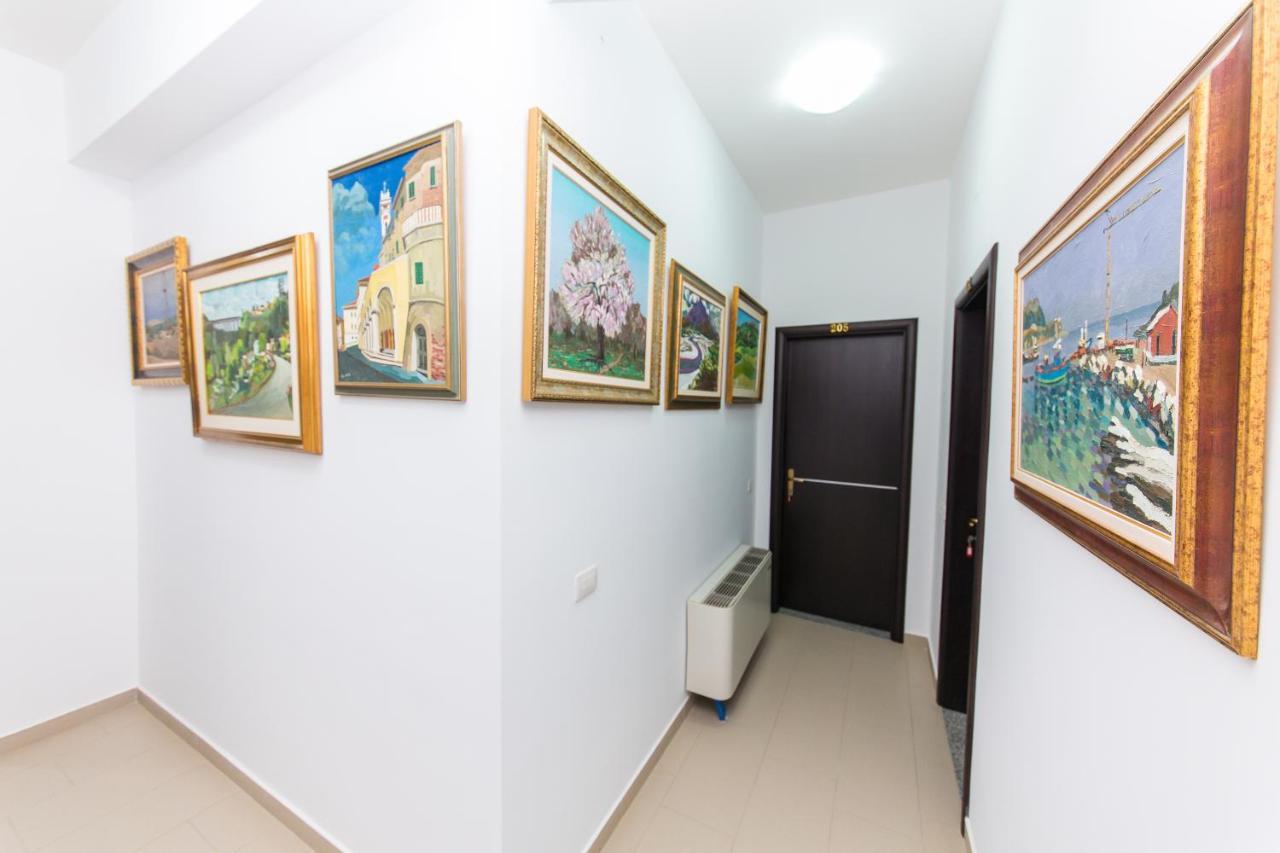 Hotel Artisti Vlore Bagian luar foto