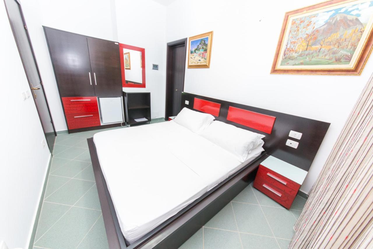 Hotel Artisti Vlore Bagian luar foto
