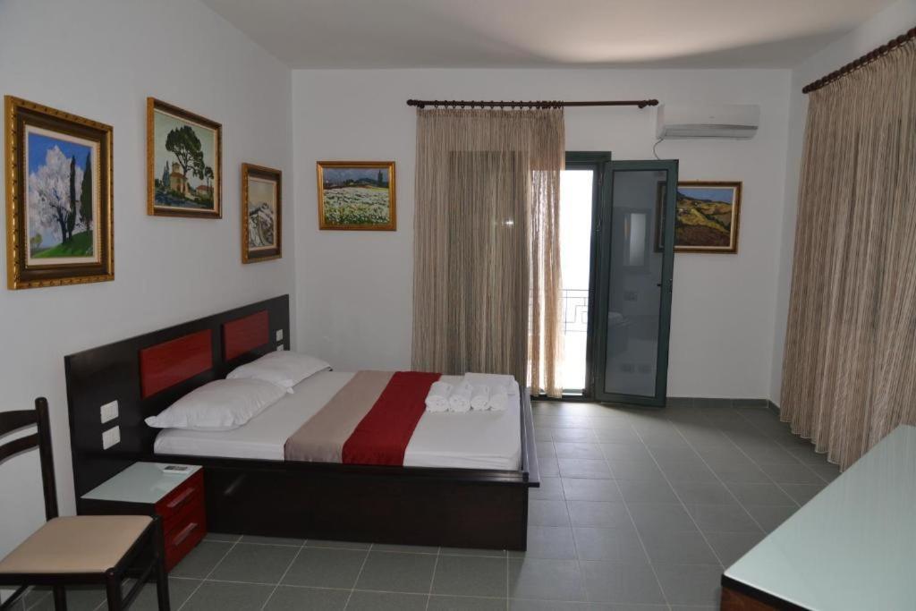 Hotel Artisti Vlore Bagian luar foto