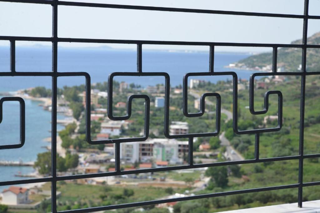 Hotel Artisti Vlore Bagian luar foto