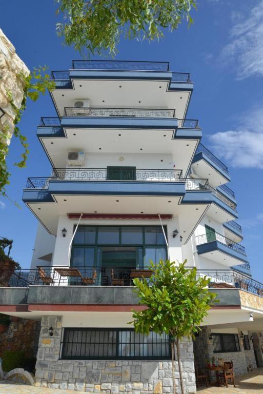 Hotel Artisti Vlore Bagian luar foto