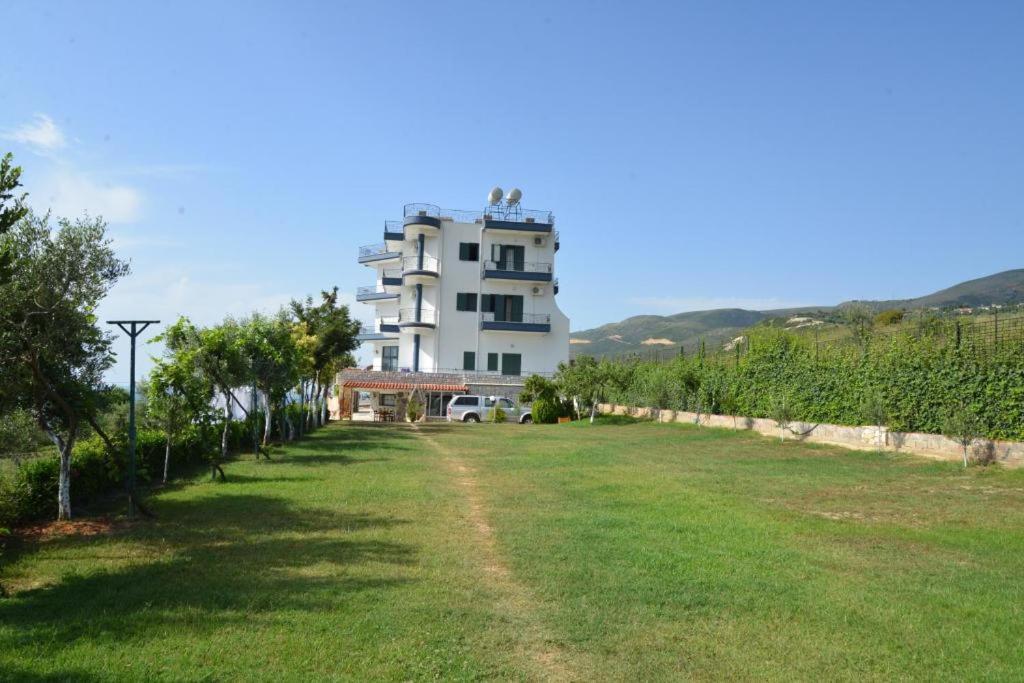 Hotel Artisti Vlore Bagian luar foto