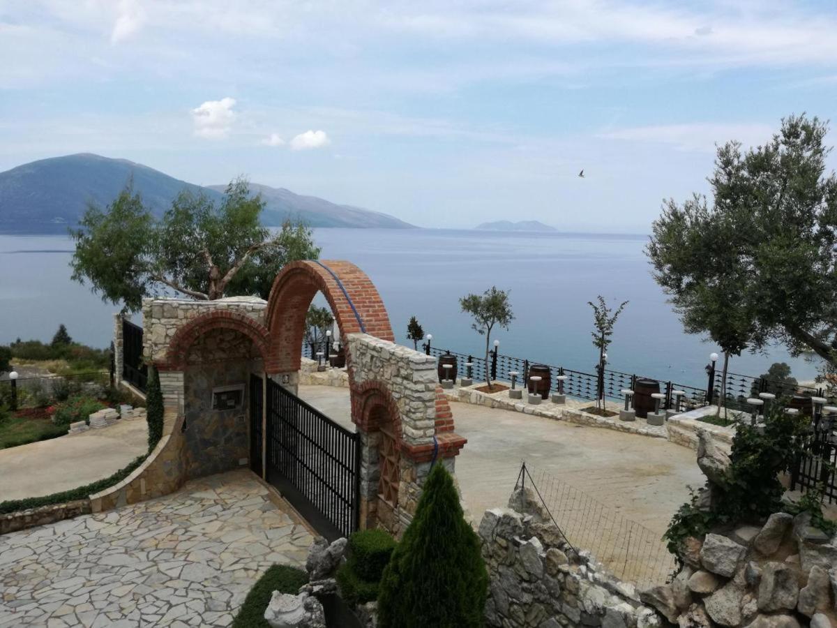 Hotel Artisti Vlore Bagian luar foto